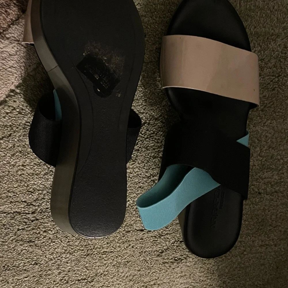 Sandals - Picture 3 of 4